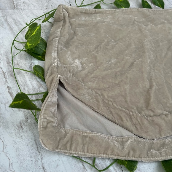 Free People Velvet Low rise textured Slit Mini Skirt Minimalist Whimsy Goth - Picture 4 of 7